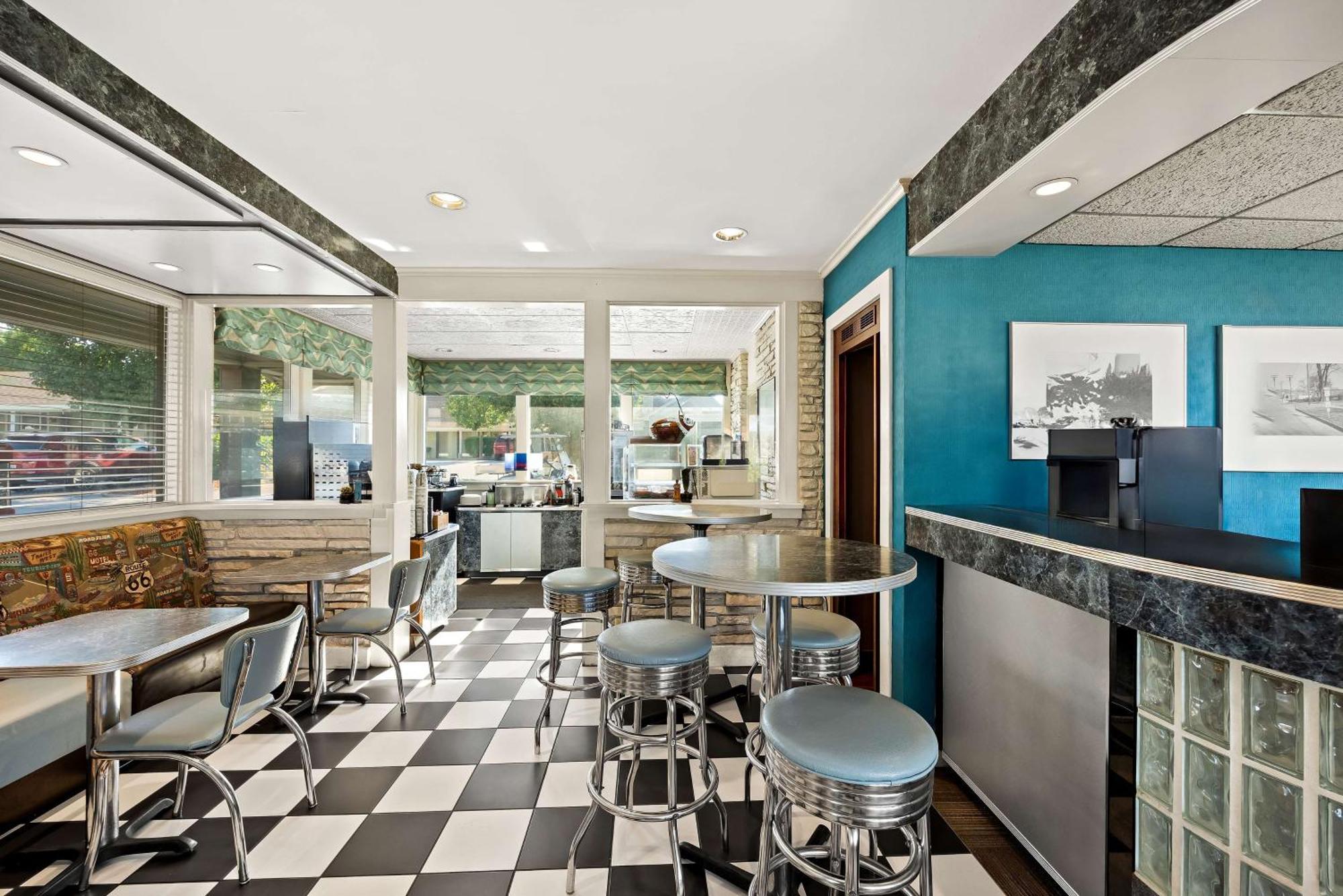 Best Western Route 66 Rail Haven Springfield Exterior photo